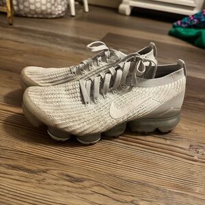 Nike Air Vapor Max Shoes White/Grey size 8.5